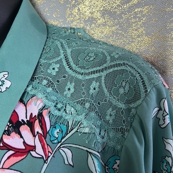 Candie's Mint Green Floral Button Down Blouse Size XL - Picture 7 of 16